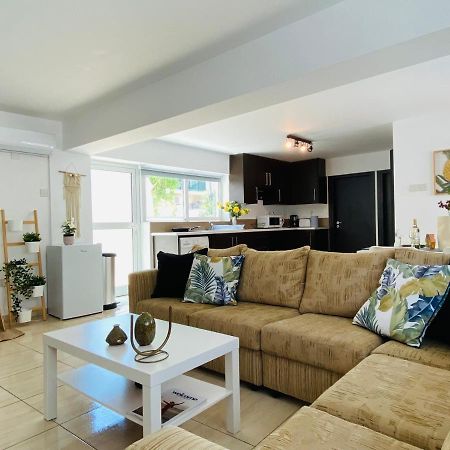 Serena'S 2-Br Apartment In Ларнака Экстерьер фото