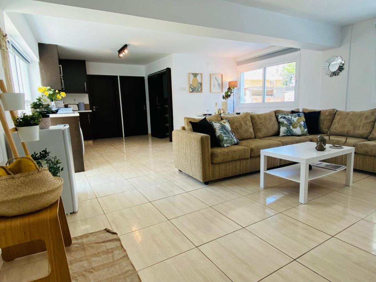 Serena'S 2-Br Apartment In Ларнака Экстерьер фото