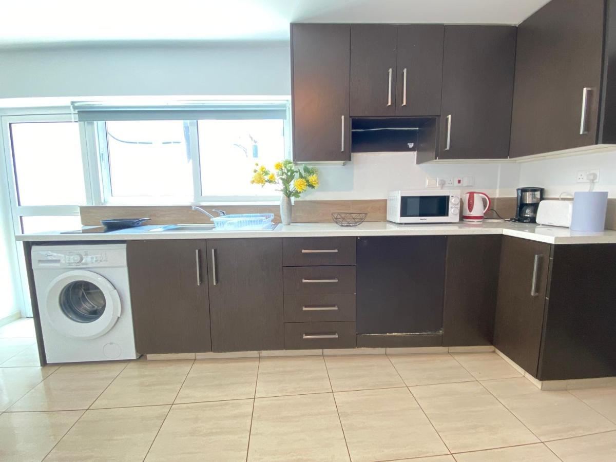 Serena'S 2-Br Apartment In Ларнака Экстерьер фото